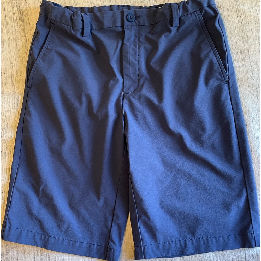 Vineyard Vines Performance Short Navy/Blue color size 16. Vineyard Vines